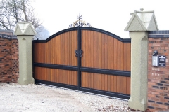 gallery_gates_wooden_panel_automated